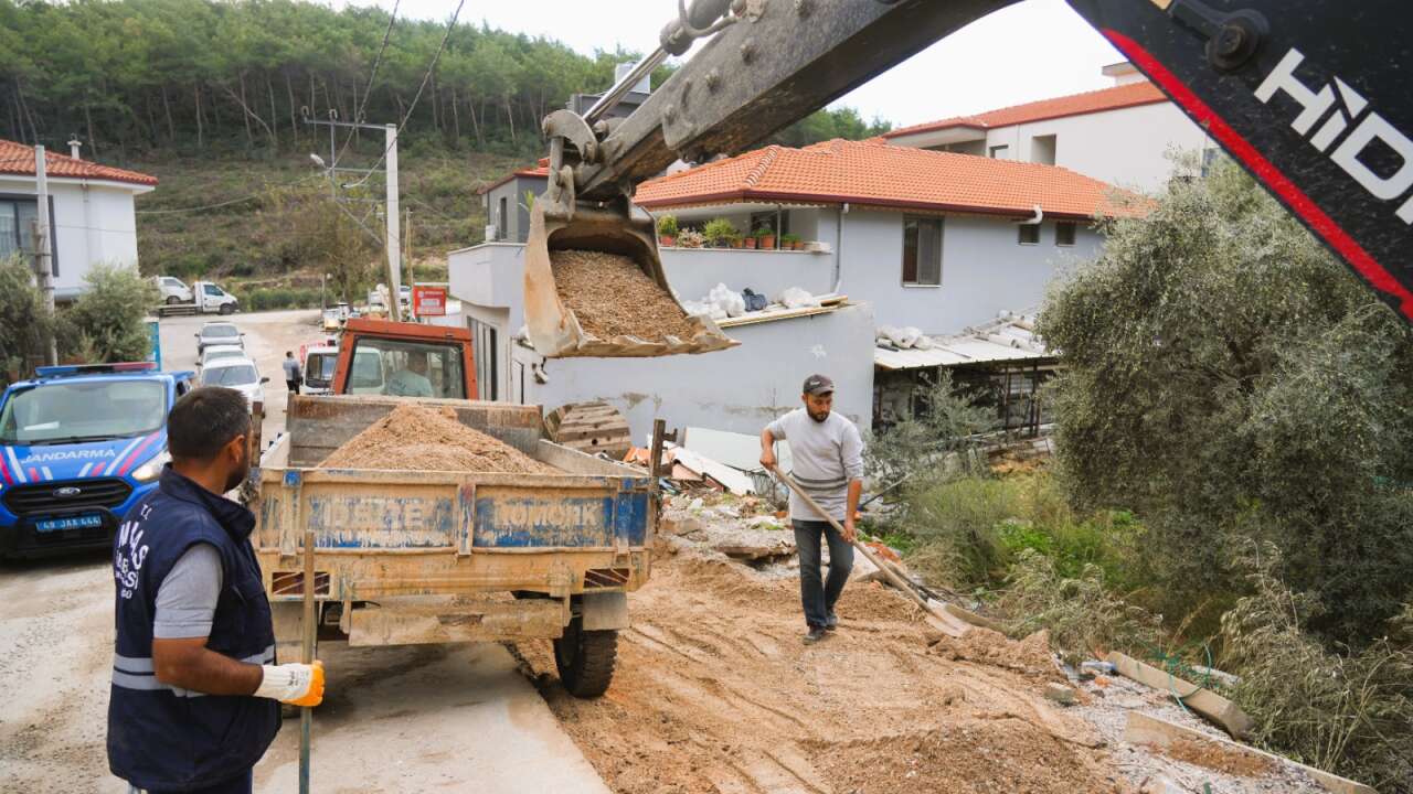 Milas Belediyesi Ekipleri Tamirat Çalışmalarını Hızlandırdı 2
